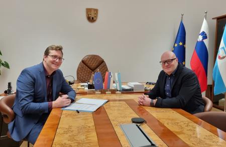 Župan in podžupan ob podpisu sklepa o imenovanju na funkcijo